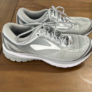 Brooks Ghost 10 running shoes size 8